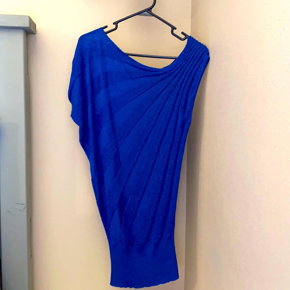 EUC Caché XS Asymmetrical Top